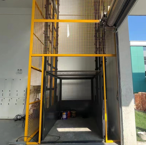 武宁导轨式升降机助力物流园破解运输难题