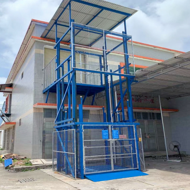 武宁建材厂室外升降货梯安装